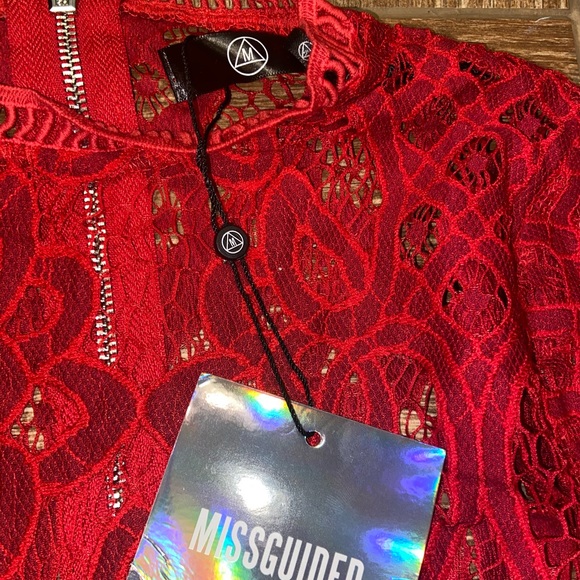 High Neck Patterned Lace Crop Top - Picture 2 of 3